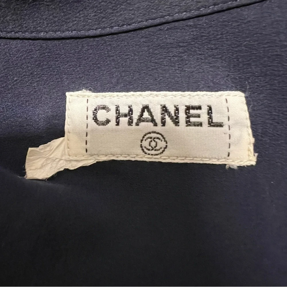 CHANEL Vtg 90’s Short Sleeve Navy Blue Silk Pleated Draped Button Blouse Y2K M
